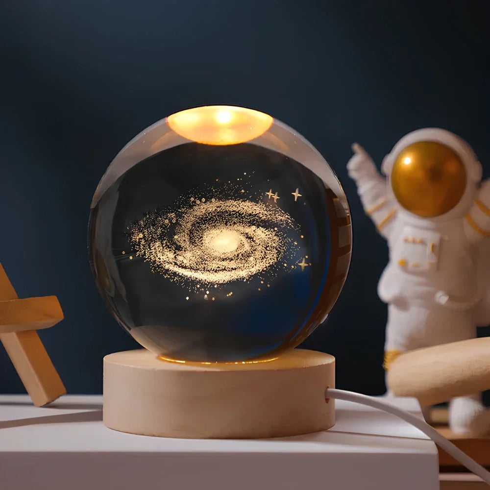 AstroCrystal – 3D Kristallampa med Rymdmotiv för Magisk Belysning