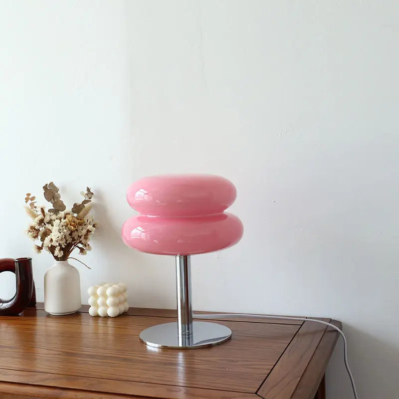Bordlampe i metal og glas – moderne italiensk design til stue og kontor