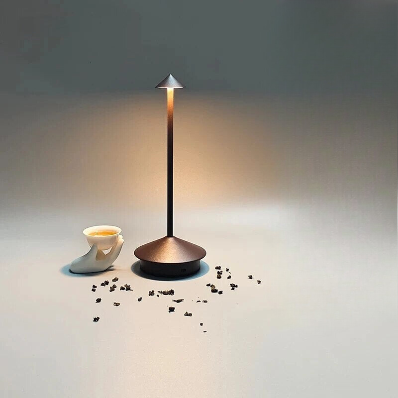 Genopladelig bordlampe med dæmper – moderne LED lampe til hjemmet