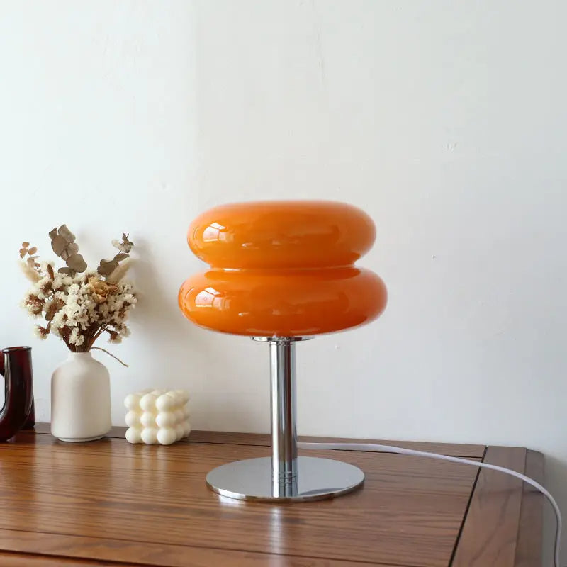 Bordlampe i metal og glas – moderne italiensk design til stue og kontor
