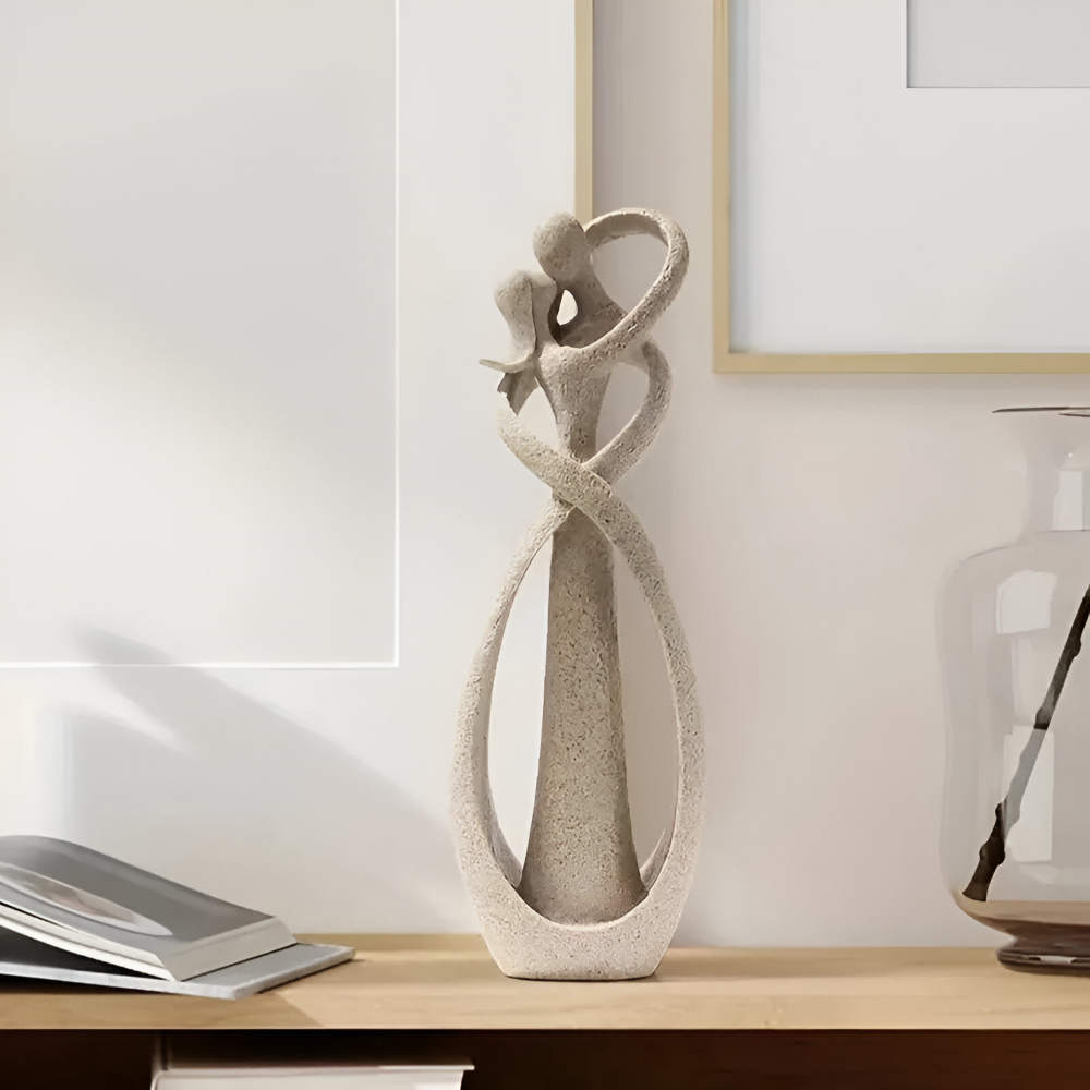 Abstrakt kyssende par skulptur i resin – moderne romantisk dekoration