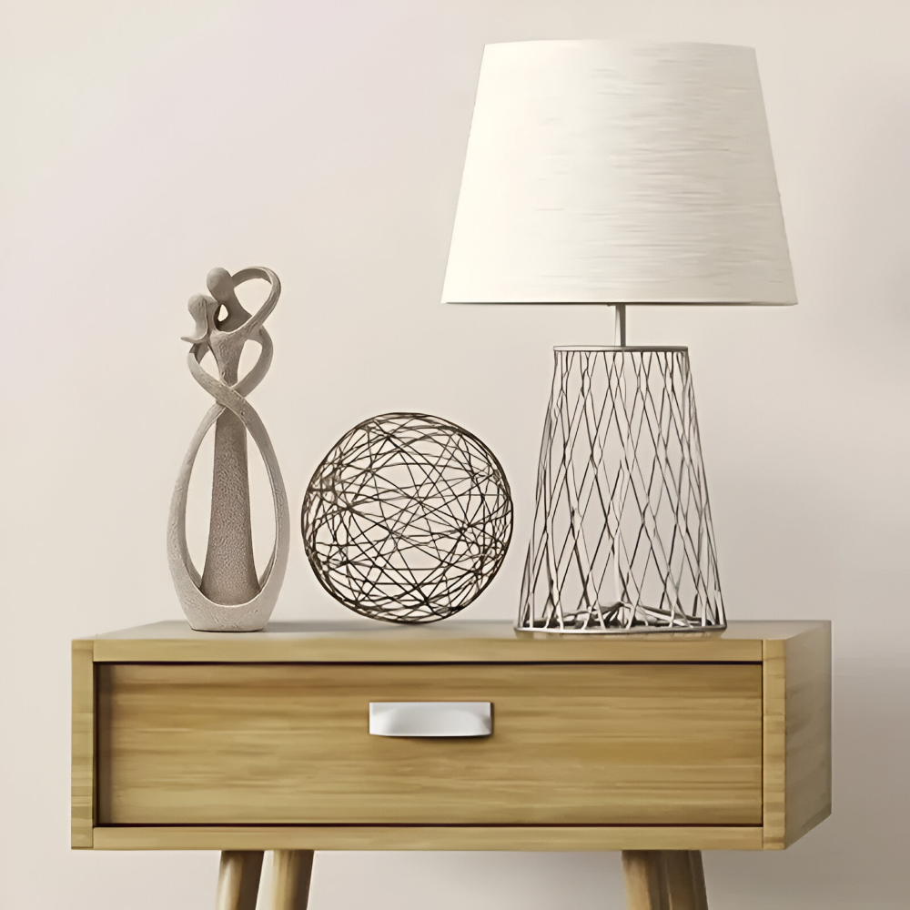 Abstrakt kyssende par skulptur i resin – moderne romantisk dekoration