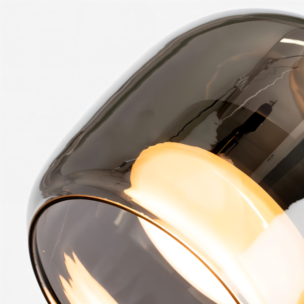 Pendellampe i sortgråt glas – elegant kelchdesign med varmt lys