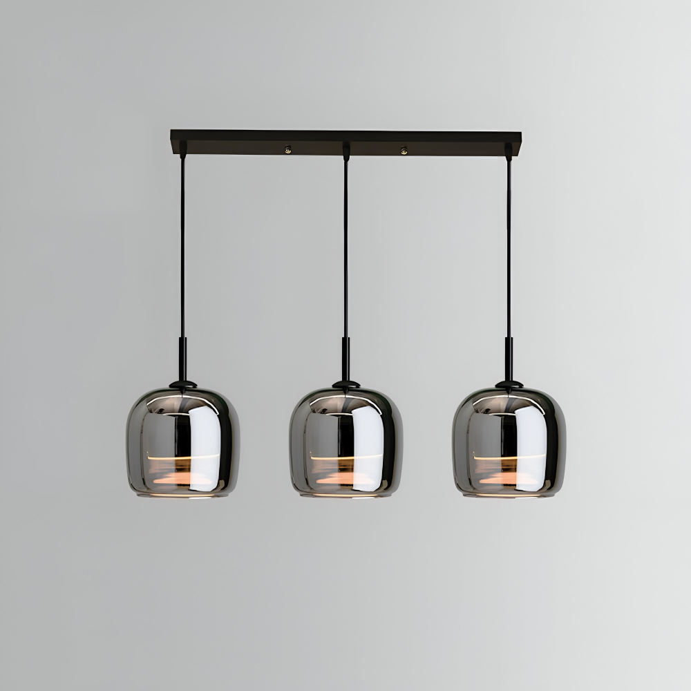 Pendellampe i sortgråt glas – elegant kelchdesign med varmt lys
