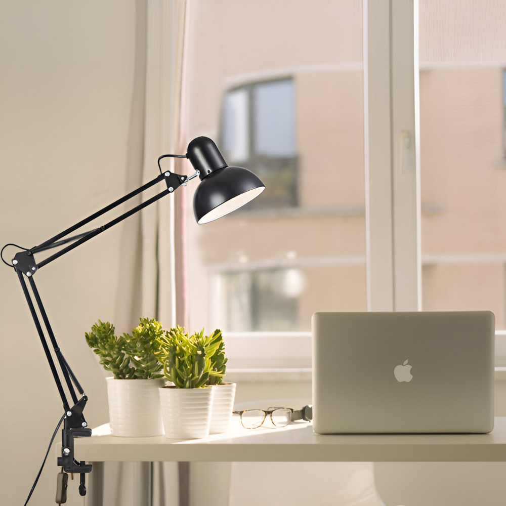 Justerbar skrivebordslampe med clip – LED lampe med lang arm