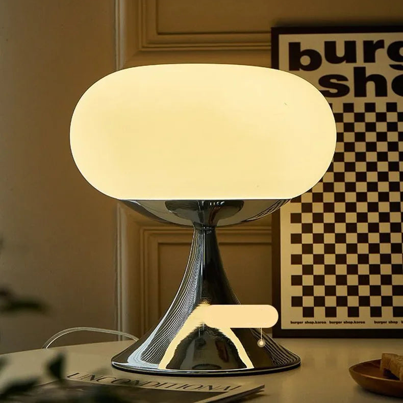 Bordlampe i æbleform – vintage glaslampe i hvid og grøn