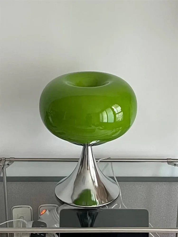 Bordlampe i æbleform – vintage glaslampe i hvid og grøn
