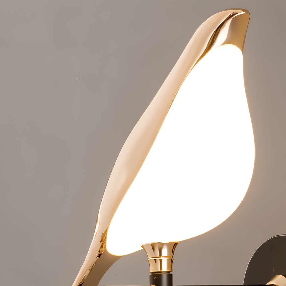 Orivelle – Guld Væglampe med Roterende Fugledesign og LED-lys