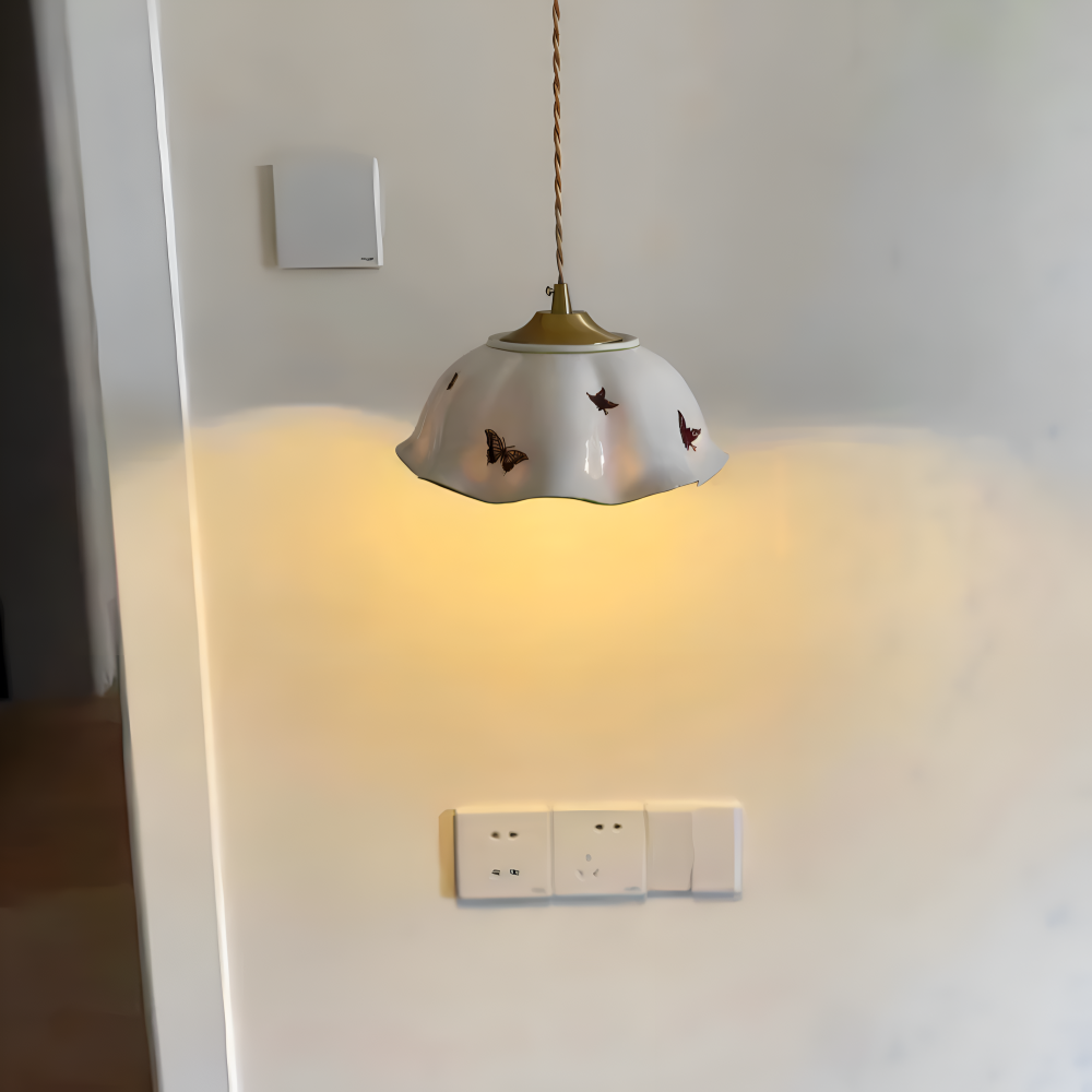 Keramisk pendellampe med sommerfugledesign – LED loftlampe i elegant stil
