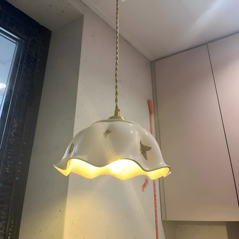 Keramisk pendellampe med sommerfugledesign – LED loftlampe i elegant stil