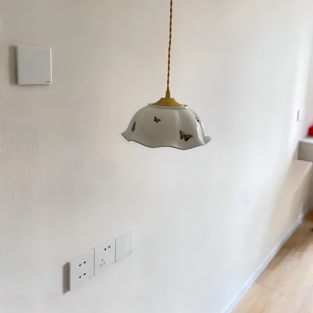 Keramisk pendellampe med sommerfugledesign – LED loftlampe i elegant stil
