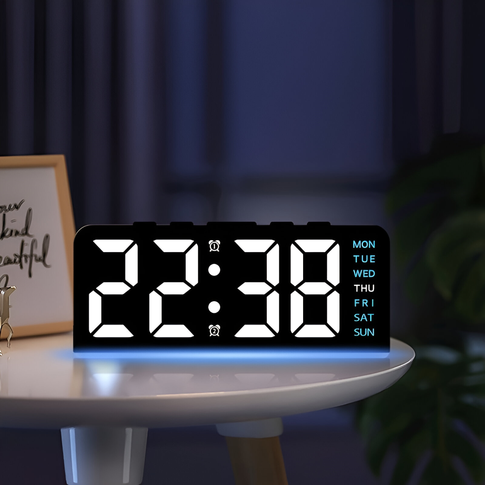 Digital LED vækkeur i moderne design – lydløs og minimalistisk