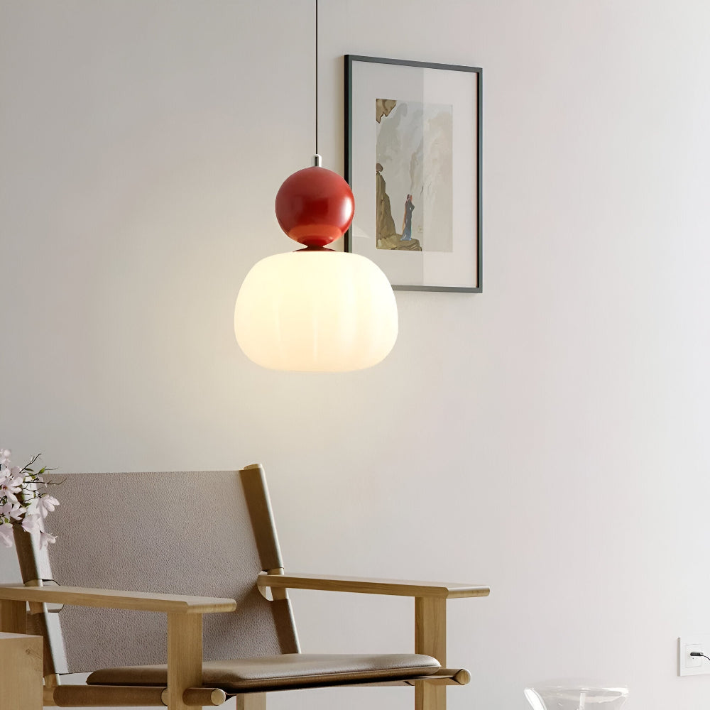 Crémura – Klassisk Art Deco pendellampa i crème og metal