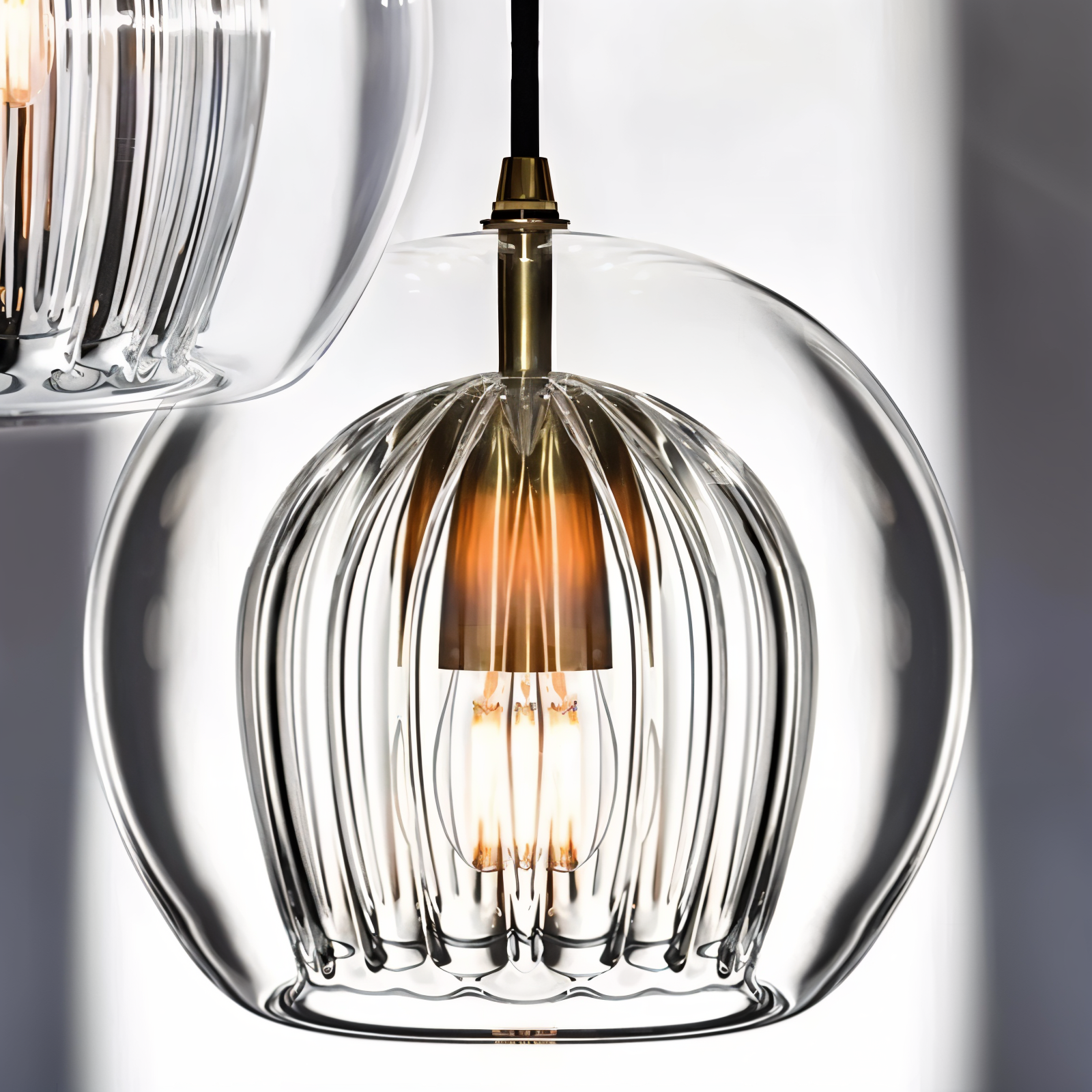 Gloréa Pendellampe – Kugleformet Glaspendel med Vintage Elegance
