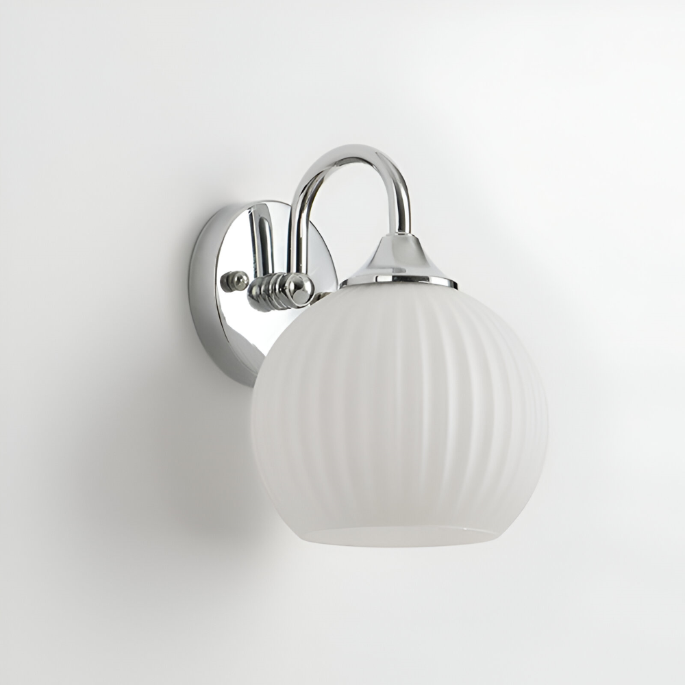 Rillet glas væglampe i kugledesign – moderne væglampe