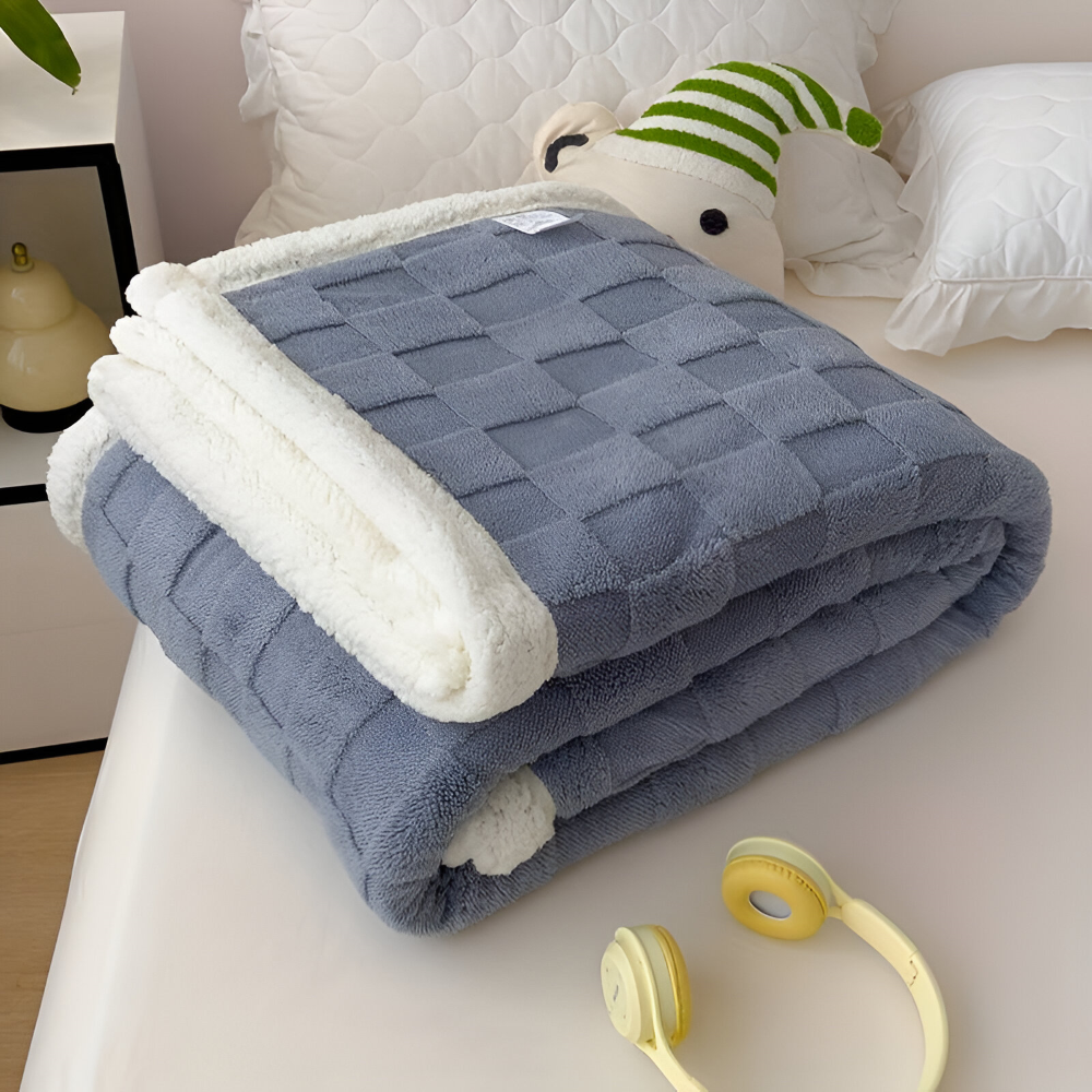 Vendbar fleeceplaid – tyk og varm vinterplaid med ternet design