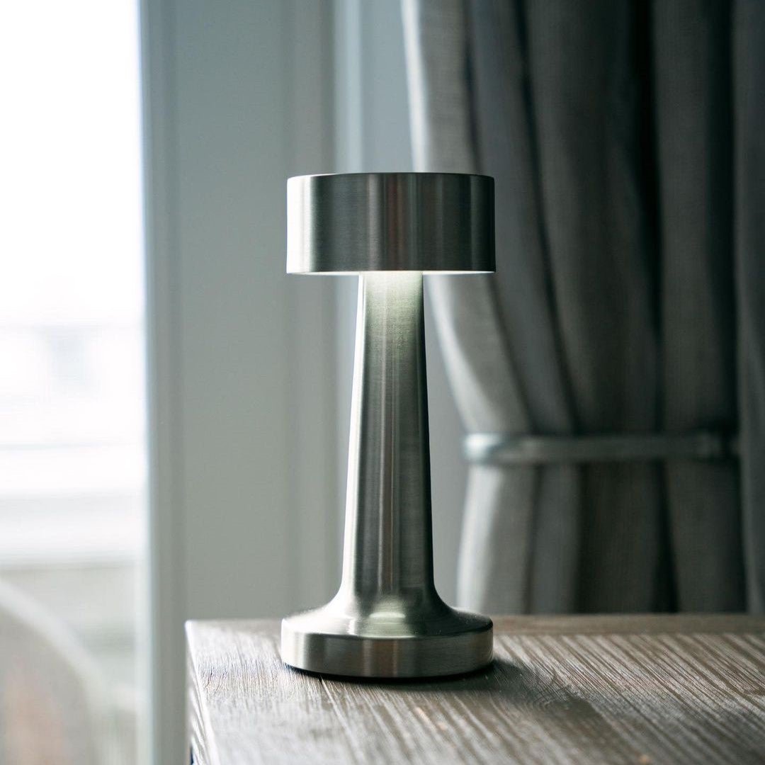 Dæmpbar bordlampe LED – trådløs lampe til café, restaurant og hjem