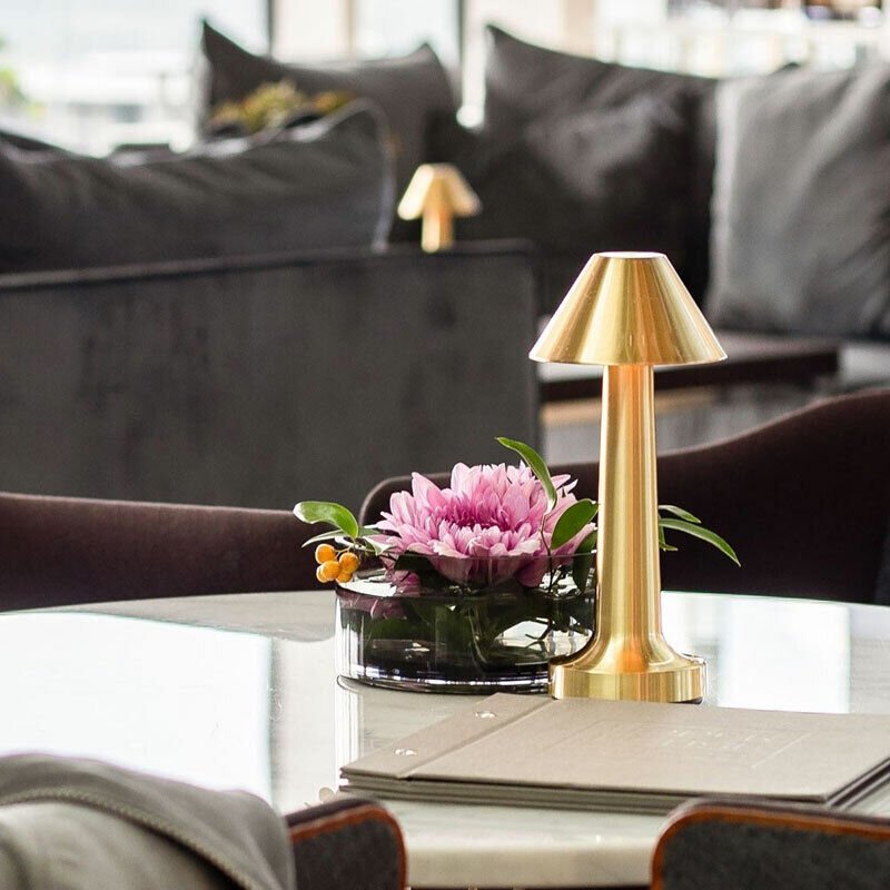Dæmpbar bordlampe LED – trådløs lampe til café, restaurant og hjem