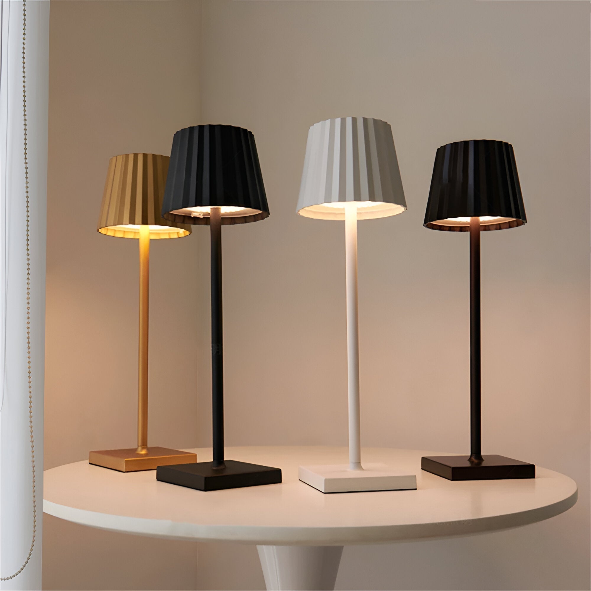Lumira – Trådløs Dæmpbar Bordlampe med Genopladeligt Batteri