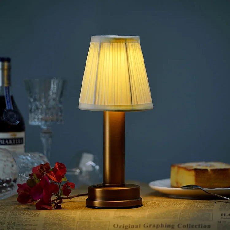 Trådløs LED bordlampe med dæmpbart lys og stofskærm