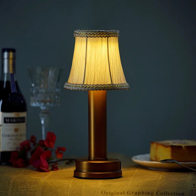 Trådløs LED bordlampe med dæmpbart lys og stofskærm