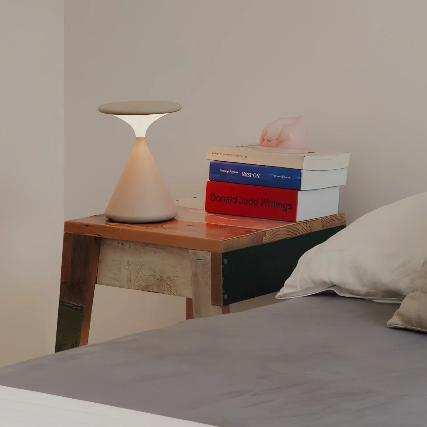 Trådløs bordlampe med timeglas design – dæmpbar LED lampe