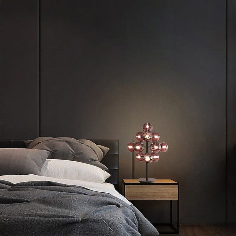 Bordlampe i metal og glas – elegant design med drueformet skærm