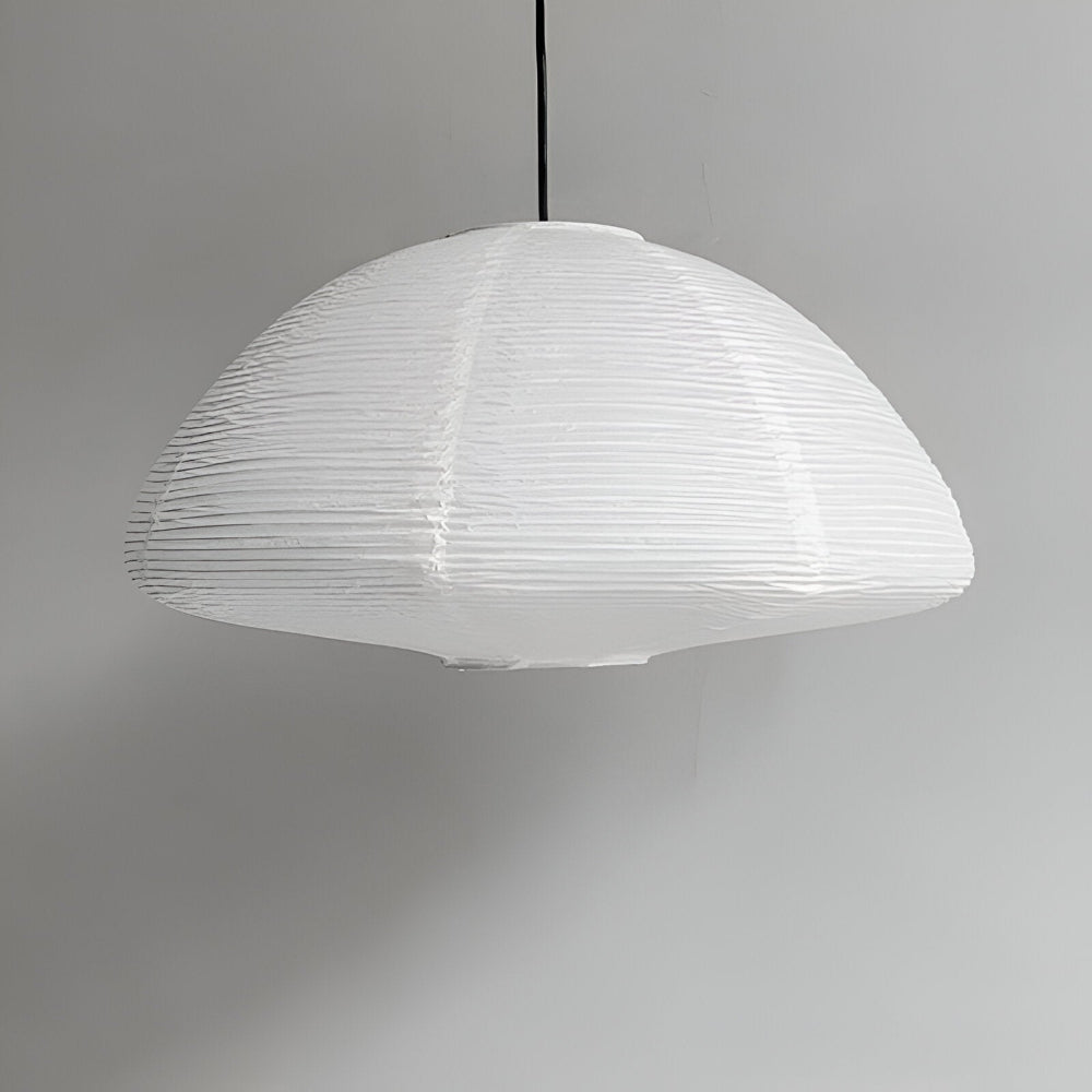 Moderne pendel lampe i metal og rispapir til spisebord