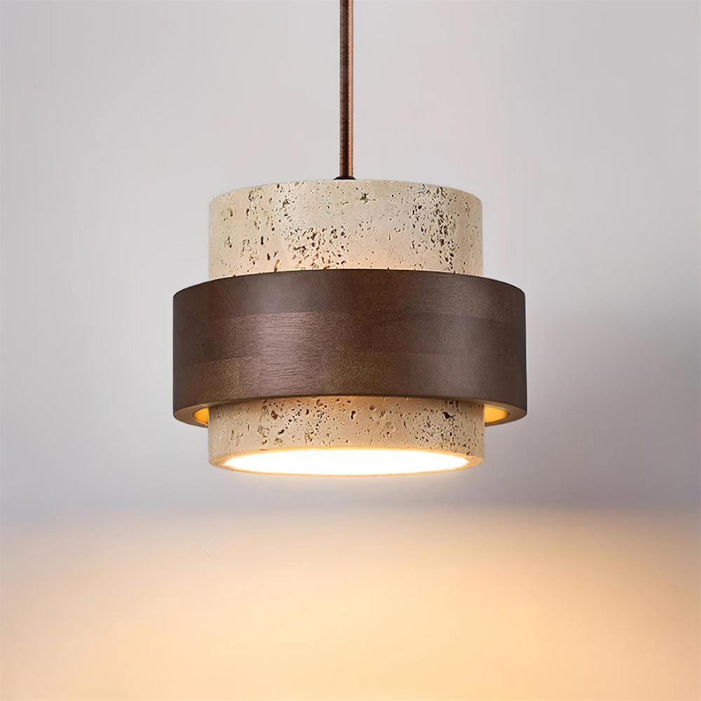 Pendellampe i travertin og valnød – japandi design med varm belysning