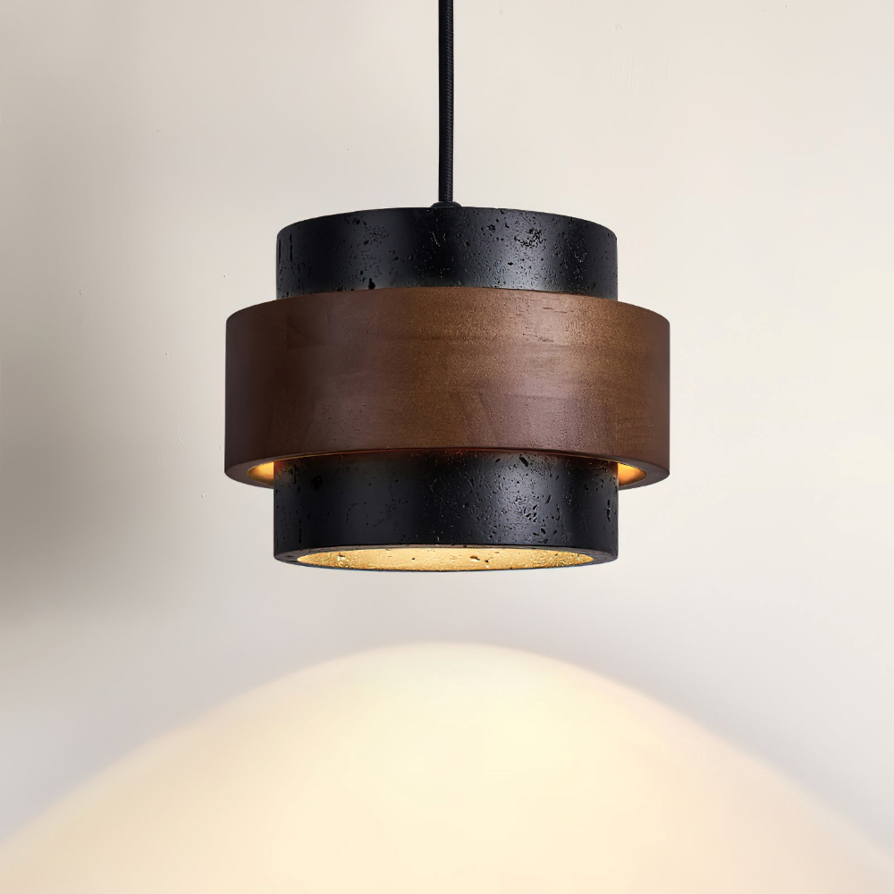 Pendellampe i travertin og valnød – japandi design med varm belysning