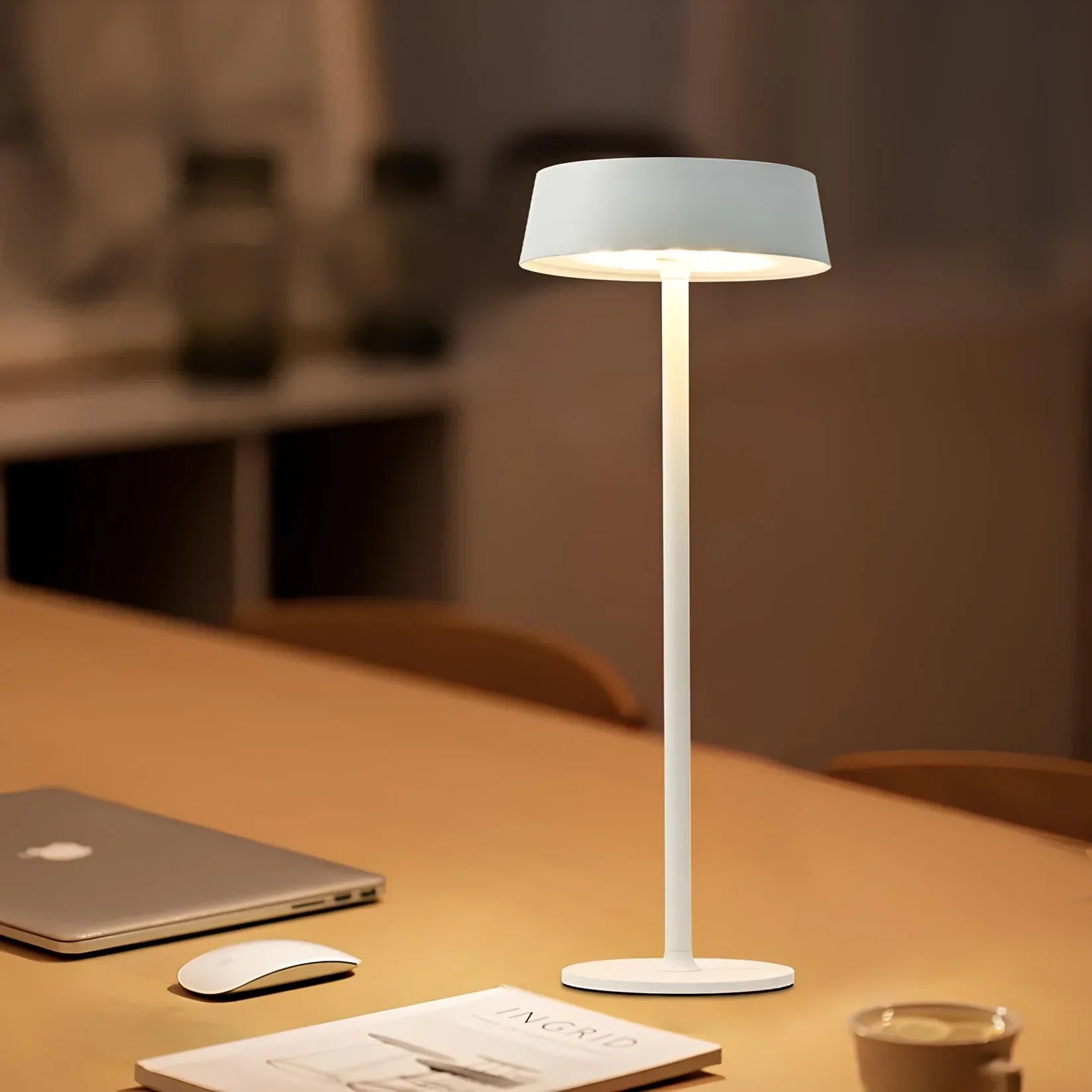 LumaTouch – Trådlös Bordslampa med Dimbar LED och Modern Design