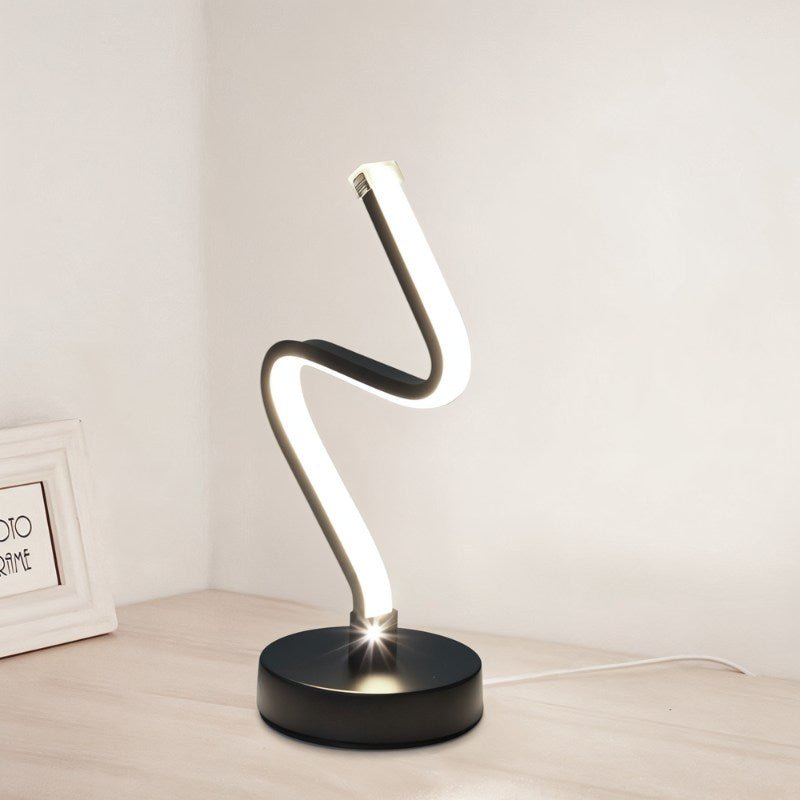 Lunéa – Elegant Genopladelig Bordlampe med Touchkontrol