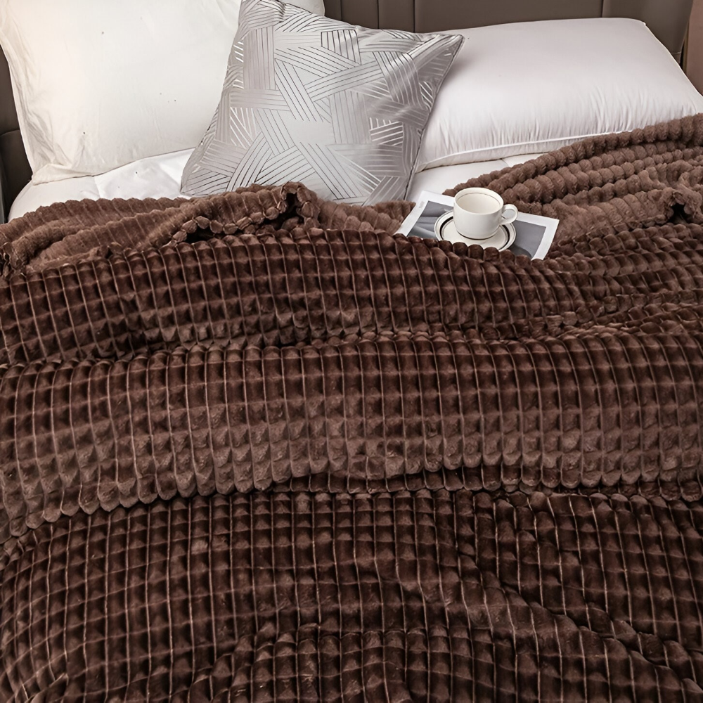 WaveLuxe Plaid – Ultra Fluffy Koralfleece Tæppe med Struktur