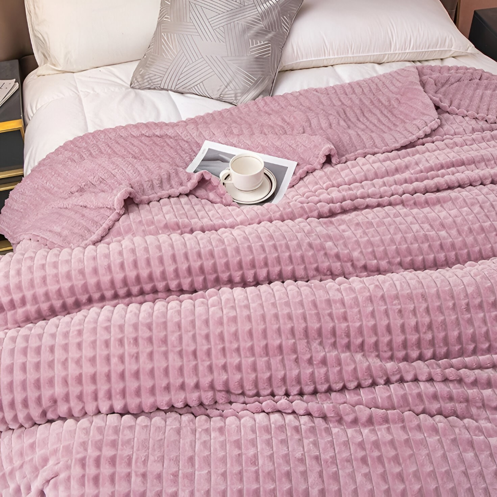 WaveLuxe Plaid – Ultra Fluffy Koralfleece Tæppe med Struktur