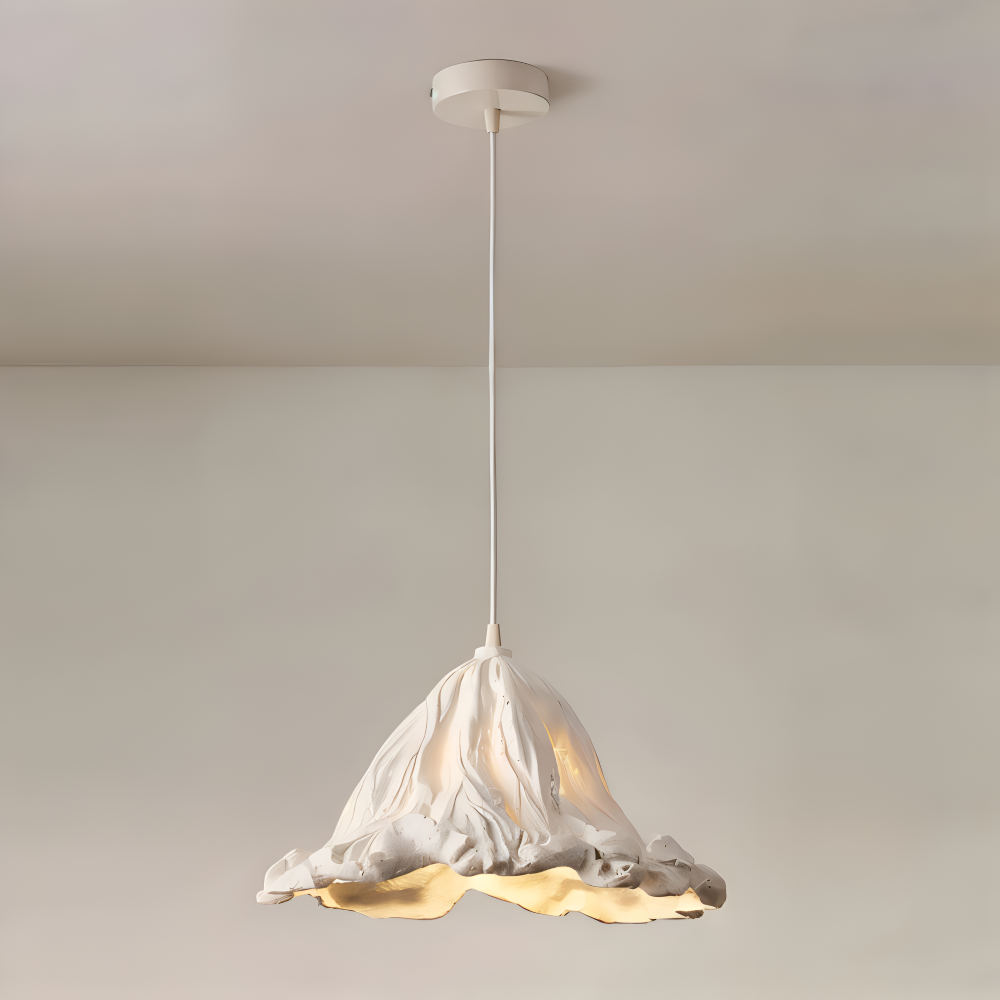 Vulkan pendellampe i resin og metal – kunstnerisk loftlampe med varmt lys