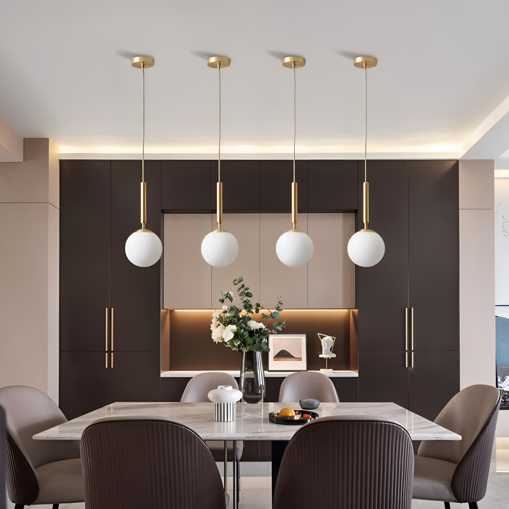 Hvid glas pendellampe – moderne nordisk design med blødt lys