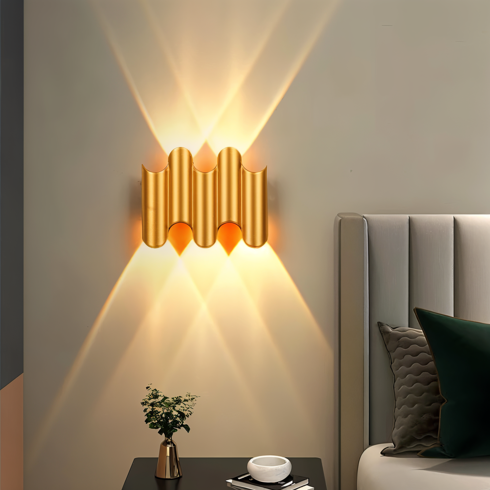 Noctera – Sort & Guld Væglampe i Moderne LED-design