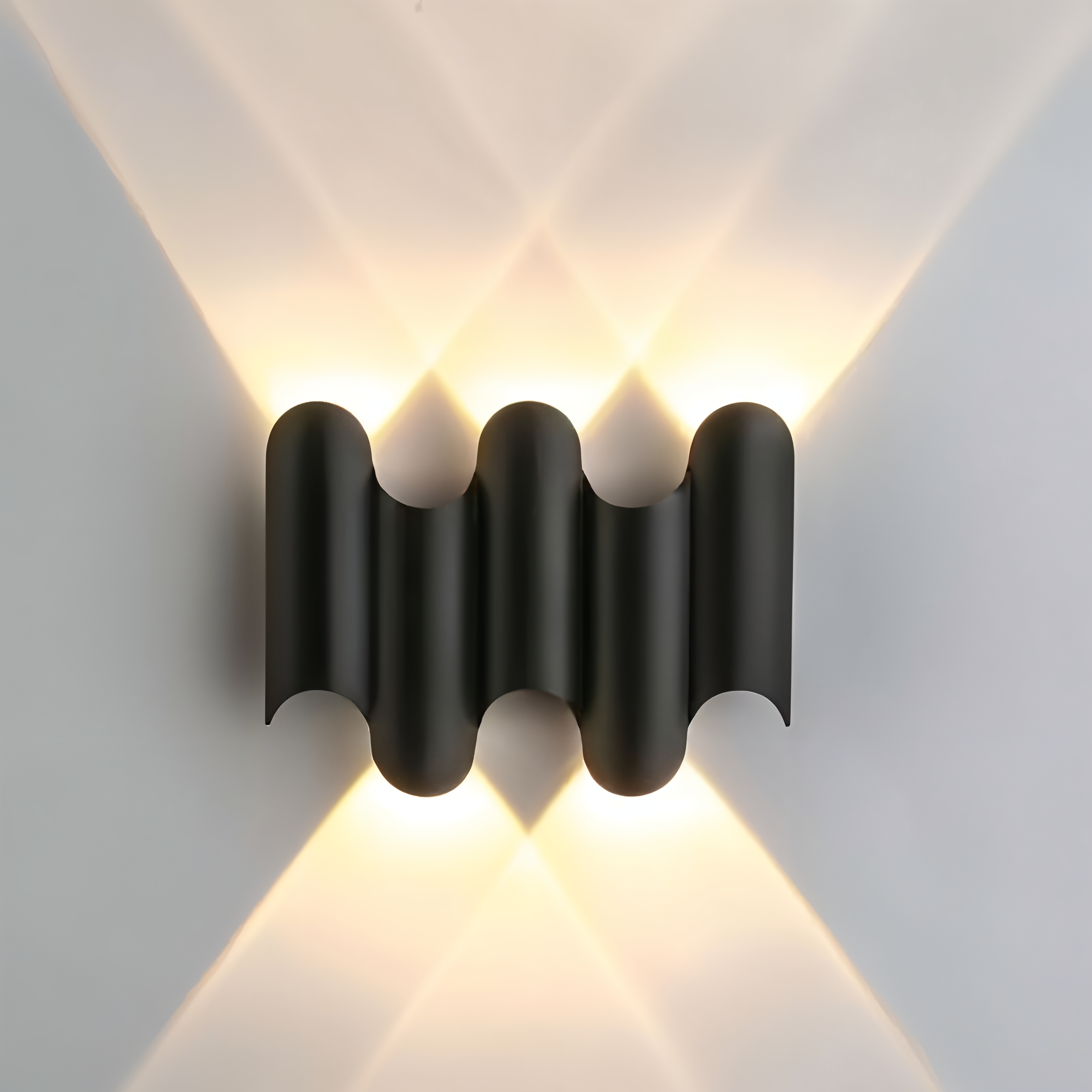 Noctera – Sort & Guld Væglampe i Moderne LED-design