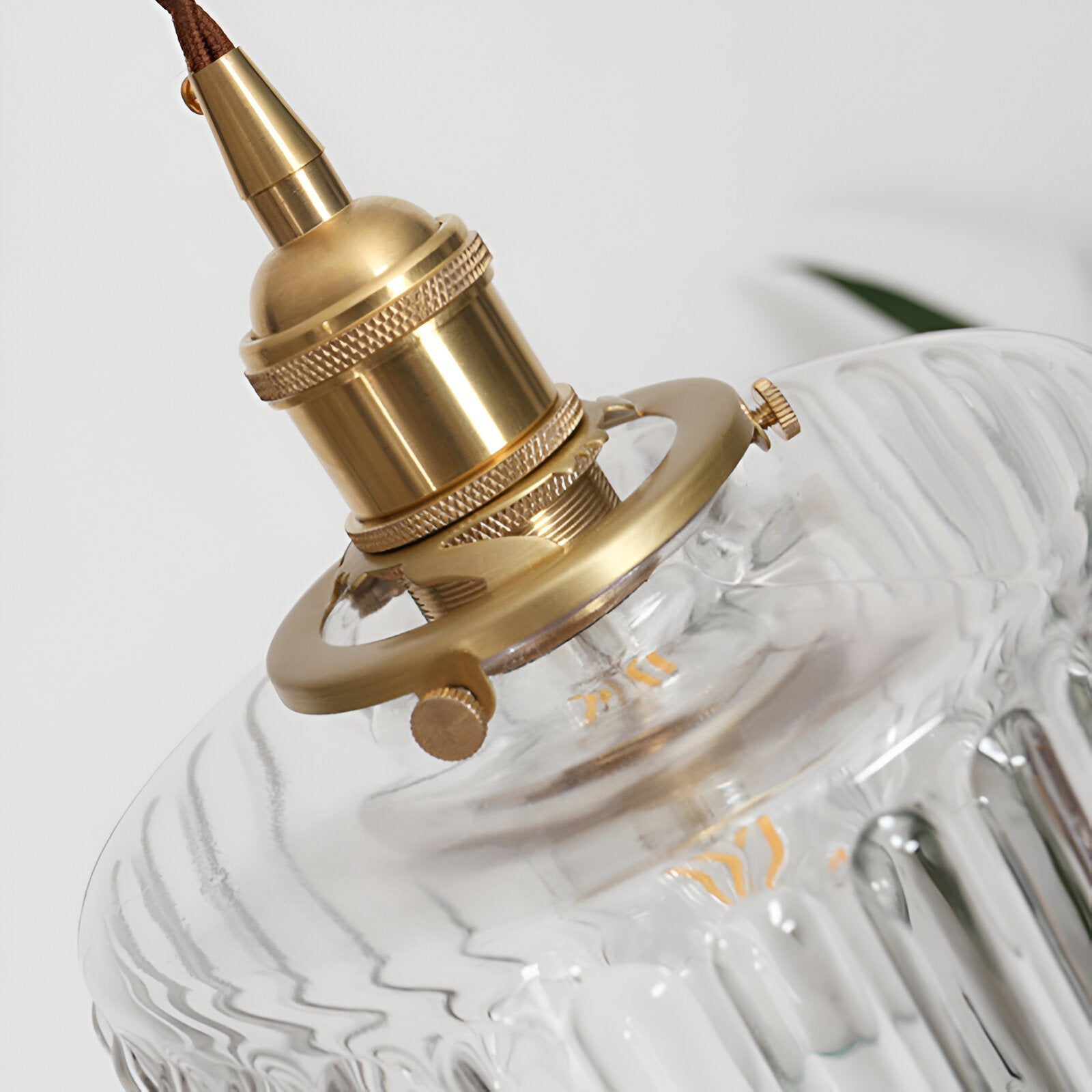 Verluna – Vintage Grøn Pendellampe i Cylindrisk Glasdesign