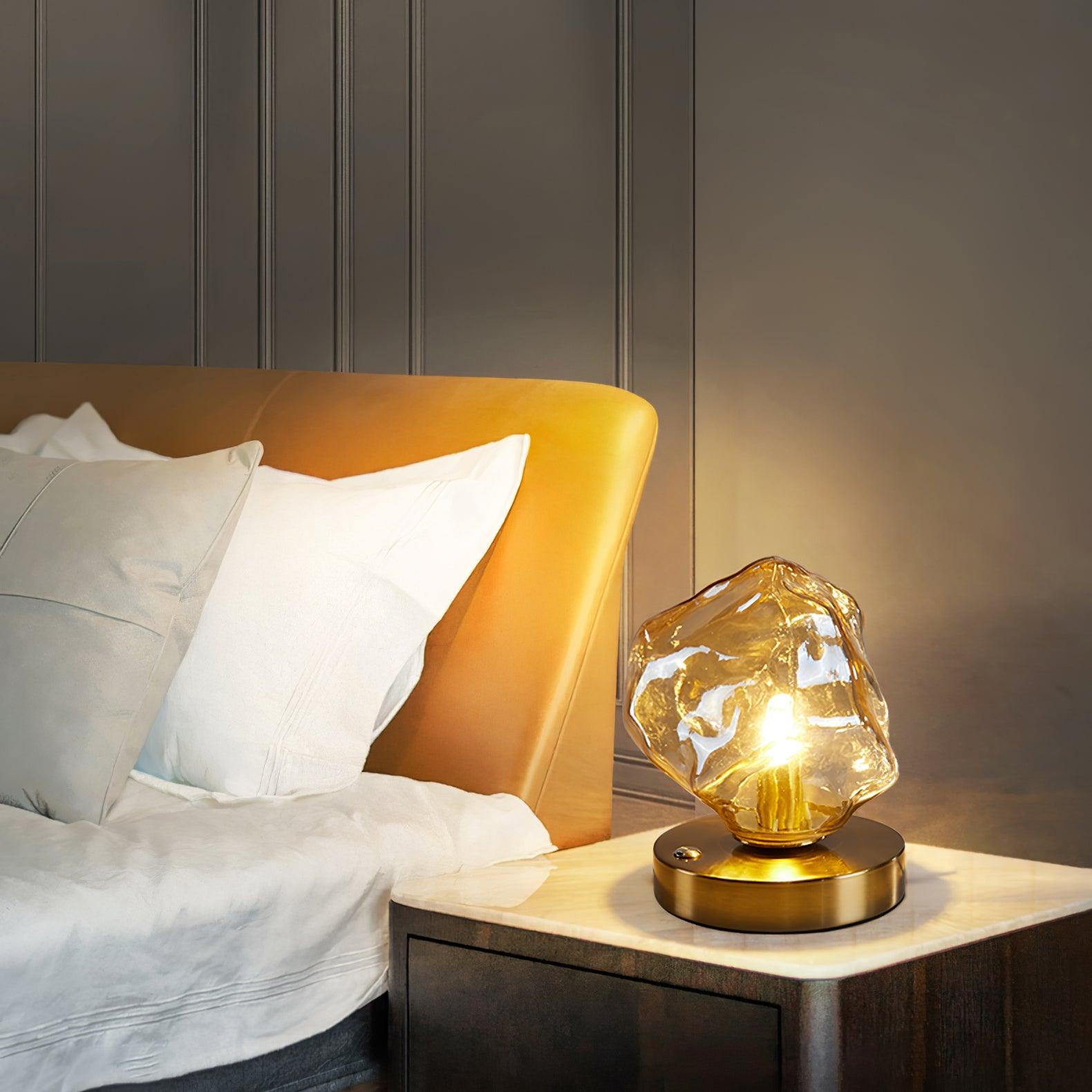 Glas bordlampe med iskrystal design – elegant varm belysning