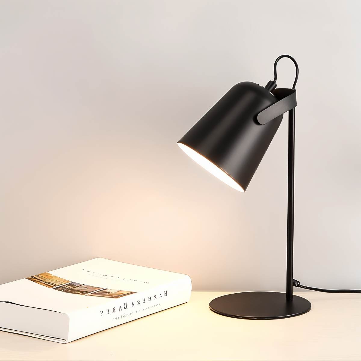 ColoraDesk – Färgglad Bordslampa i Skandinavisk Design