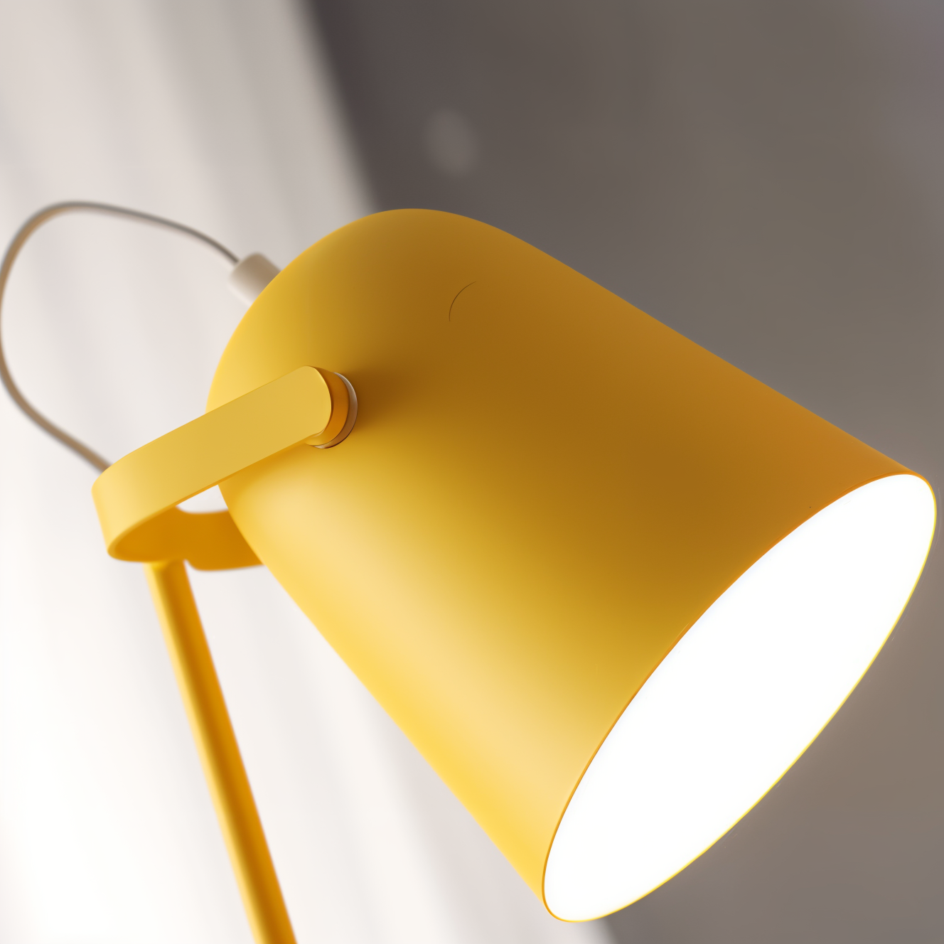 ColoraDesk – Färgglad Bordslampa i Skandinavisk Design