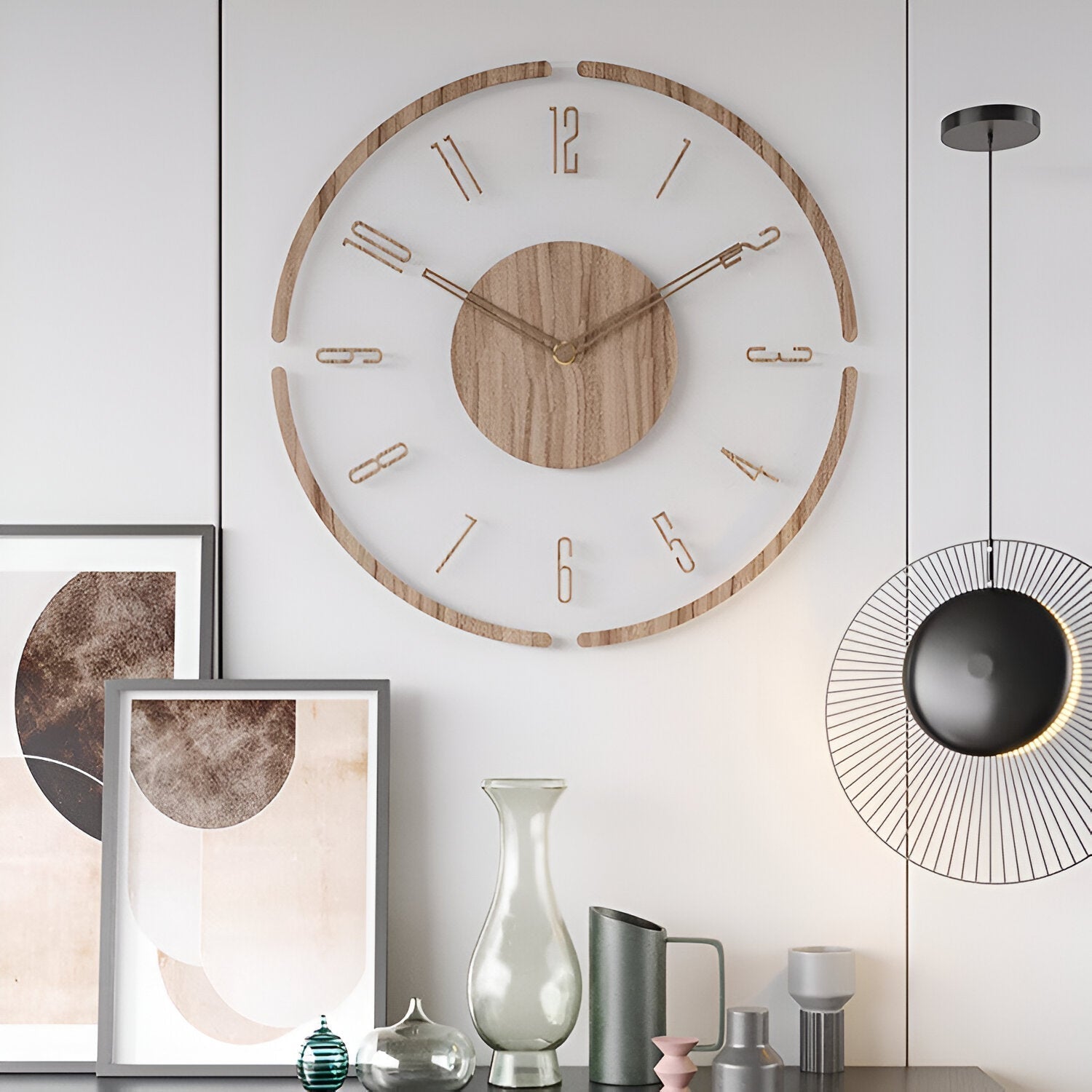 Vægur i træ med store tal – lydløst design i skandinavisk stil