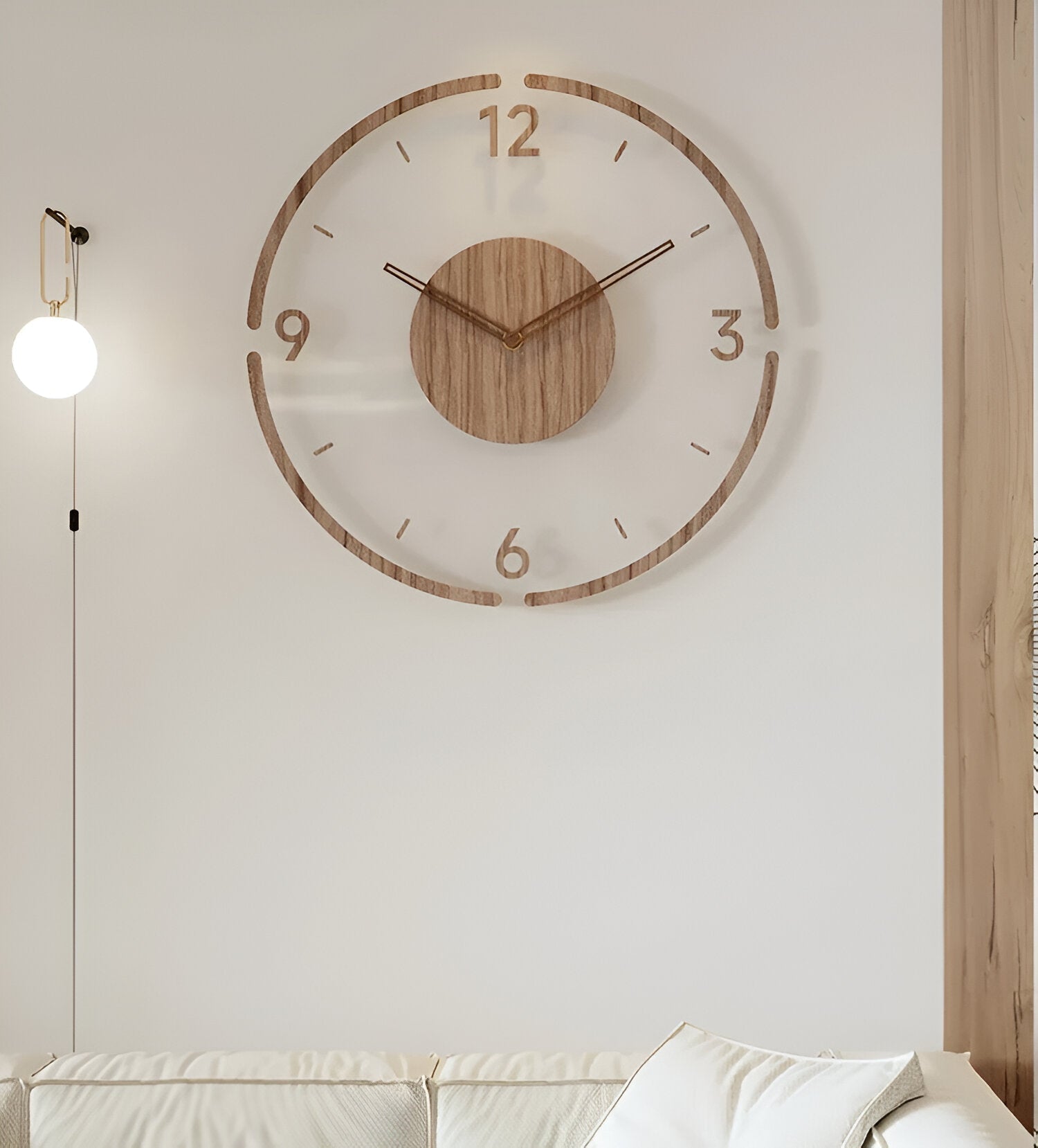 Vægur i træ med store tal – lydløst design i skandinavisk stil
