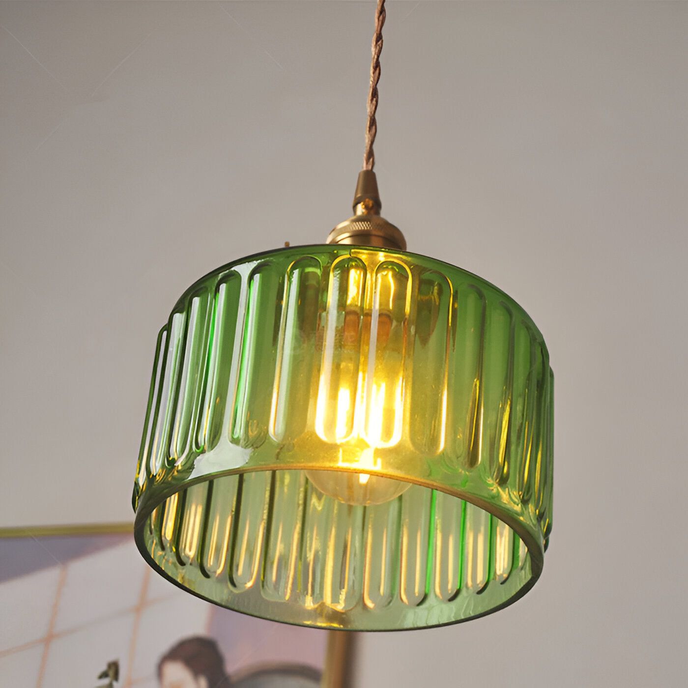 Verluna – Vintage Grøn Pendellampe i Cylindrisk Glasdesign