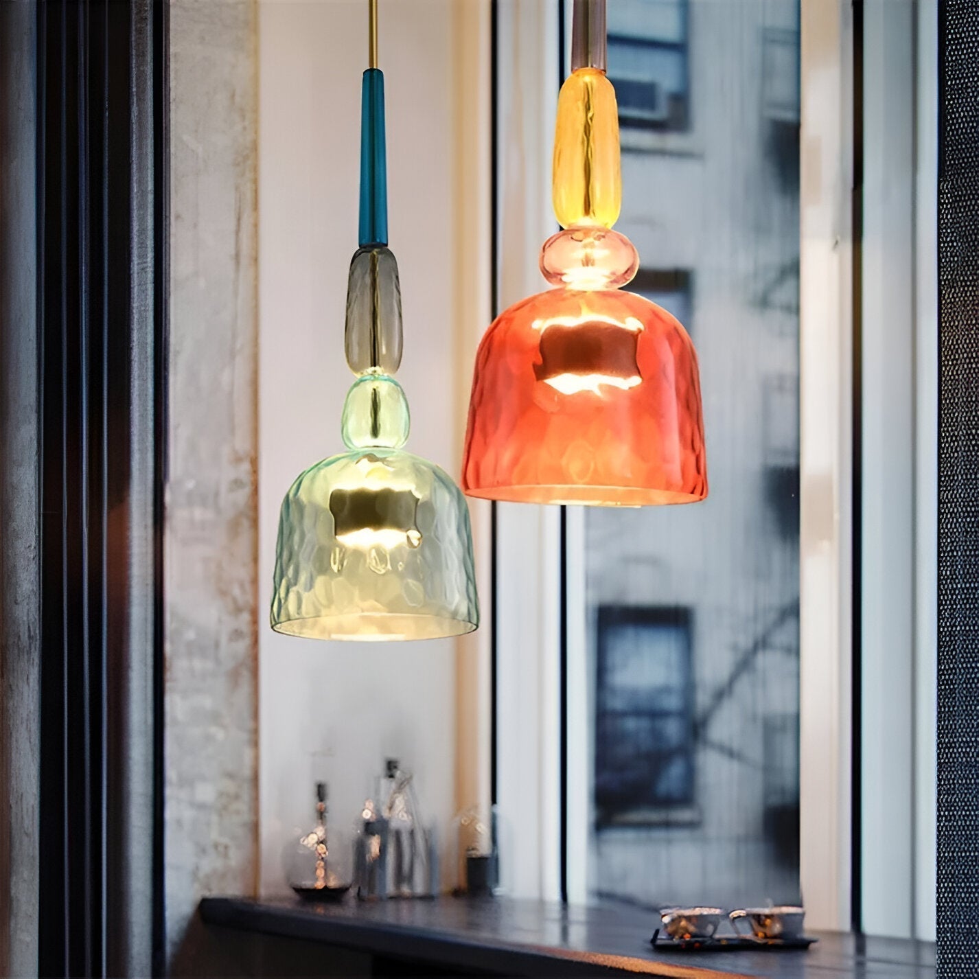 Farverig glas pendellampe – nordisk macaron design med dæmpbar LED