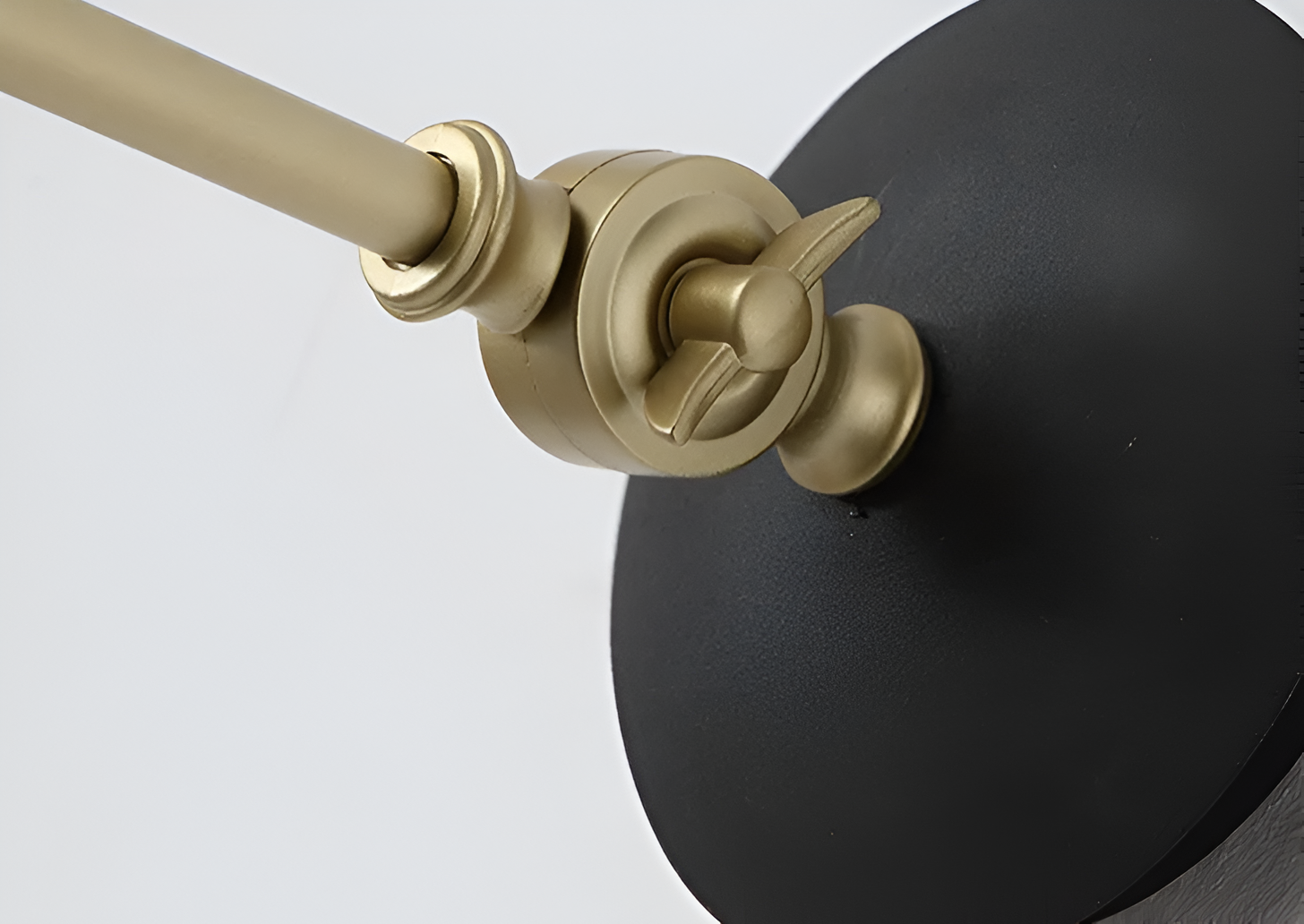 Væglampe med lang arm – justerbar retro lampe i sort eller hvid