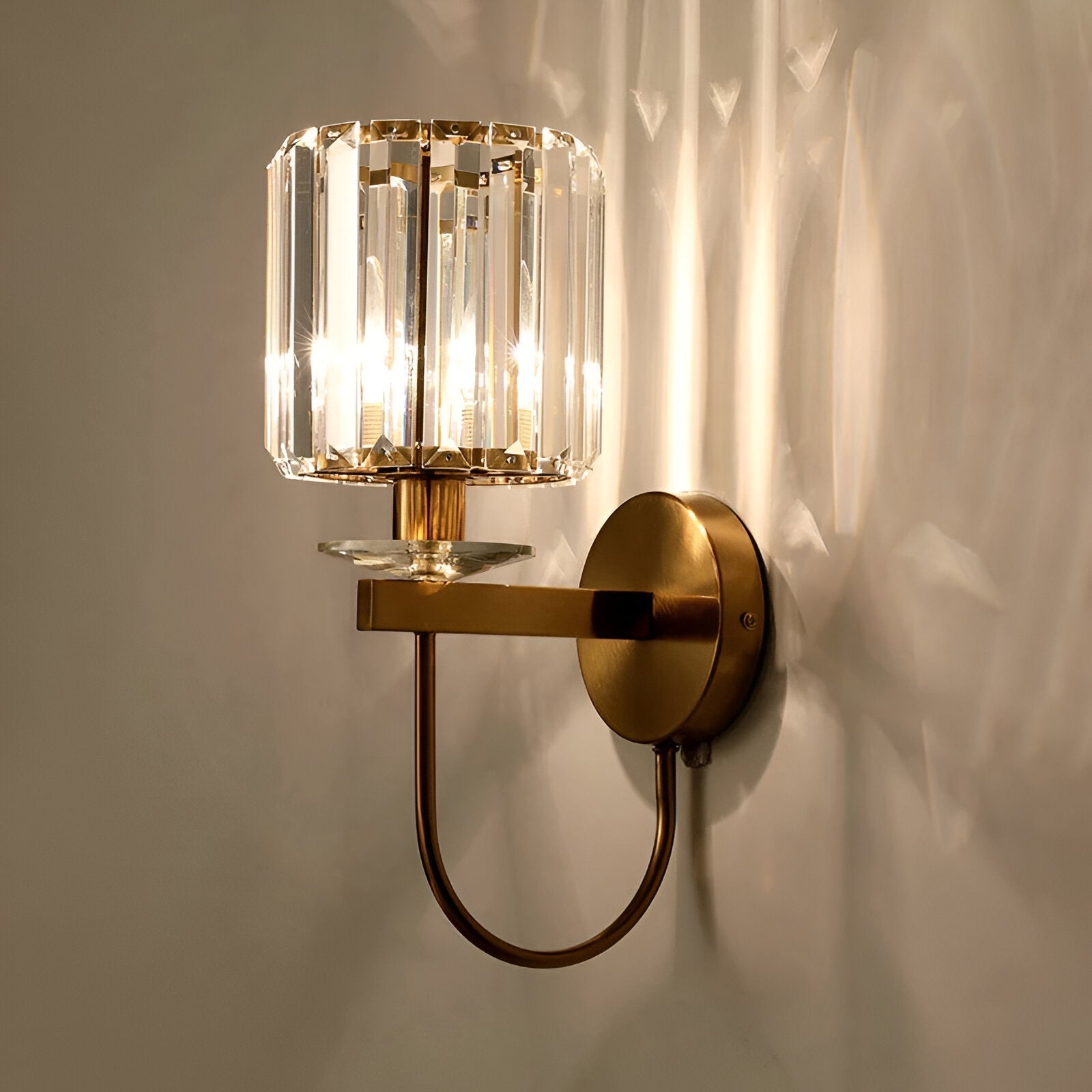 Væglampe i krystal – vintage design med cylindrisk LED lys