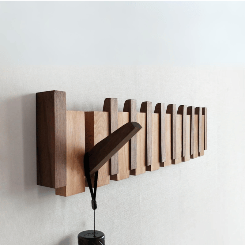 PianoHook – Vægmonteret Knagerække i Massivt Træ med Foldbare Kroge