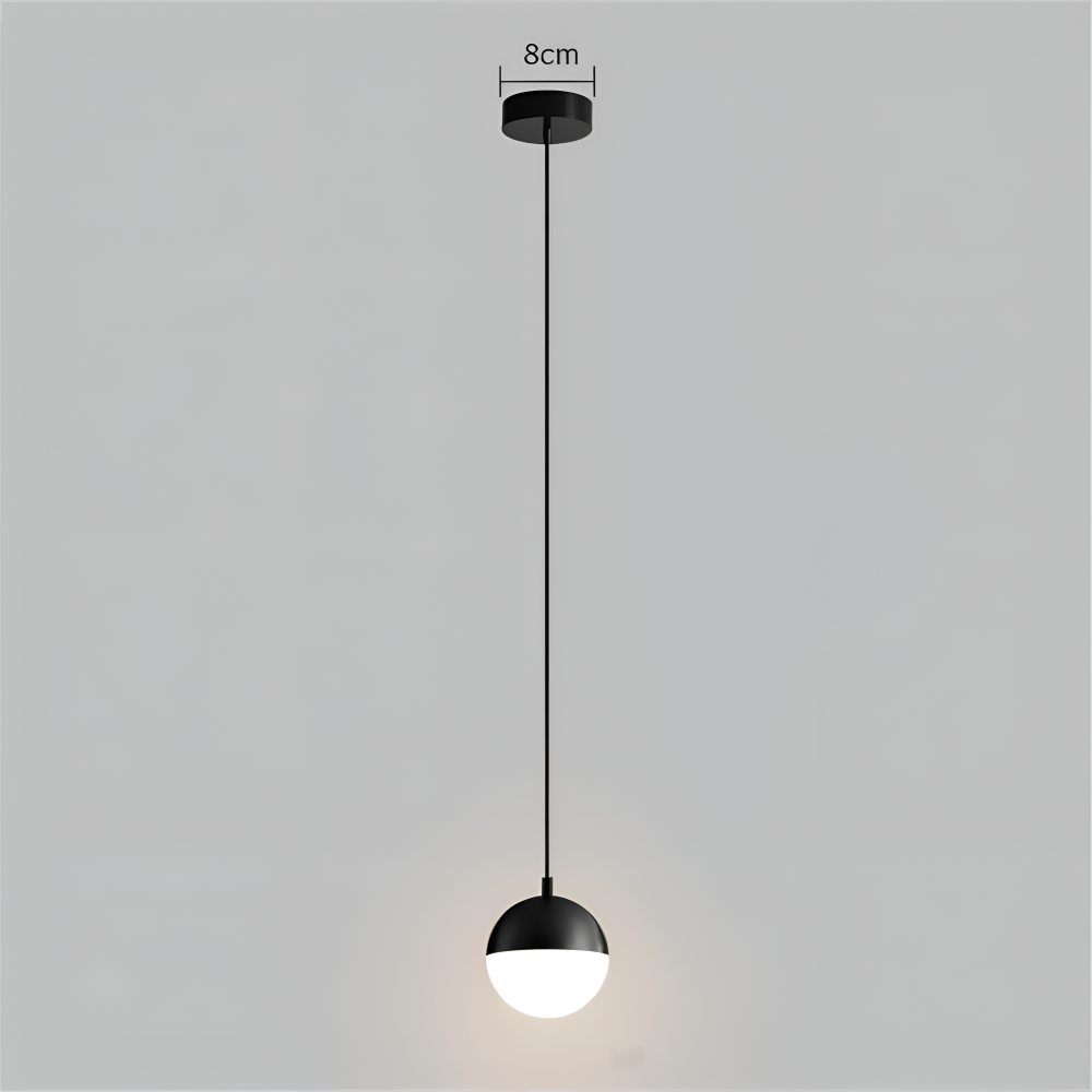 Pendellampe i guld og sort – elegant design med krystalkugle